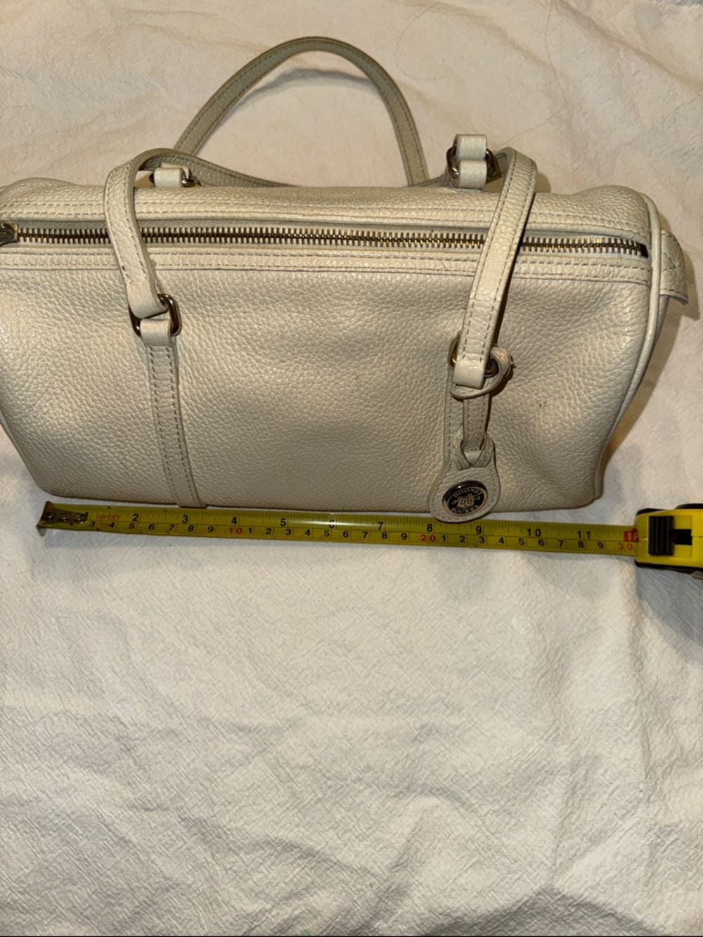 Dooney and Bourke Cream Leather Barrel Bag - Picture 10 of 11